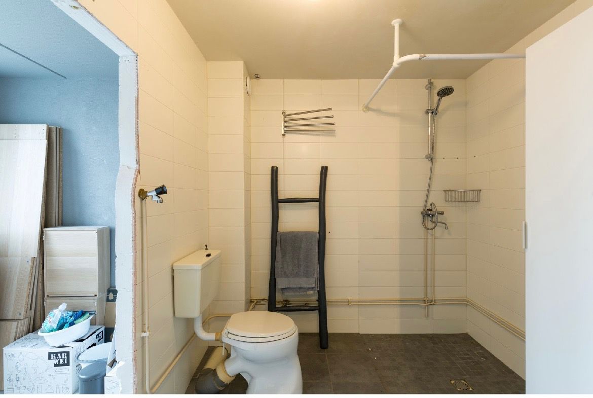 Complete bathroom renovation – Before